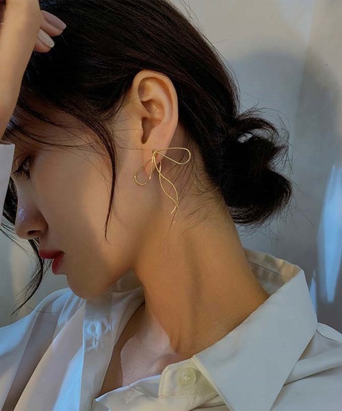 leune(ルネ)の「リボンピアス(ピアス(両耳用)・レディース・ゴールド/シルバー・FREE)」の4枚目の写真