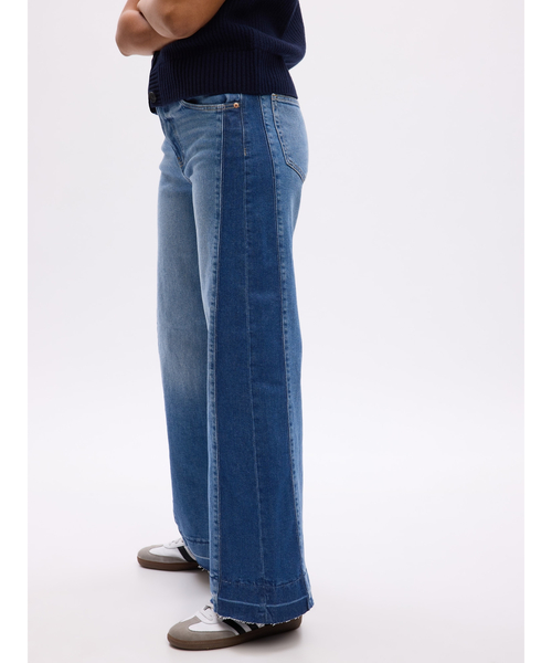 GAP（ギャップ）の「ウォッシュウェル ハイライズ ストライド ワイドデニム（デニムパンツ・レディース・インディゴブルー・25/29/30/26/24/28/23/27）」の3枚目の写真