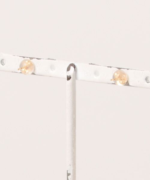 TAKE-UP（テイクアップ）の「K18・K10 ライトアメジスト ミルフラワー ワンポイントピアス( YG)（ピアス（両耳用）・レディース・イエローゴールド・FREE）」の7枚目の写真