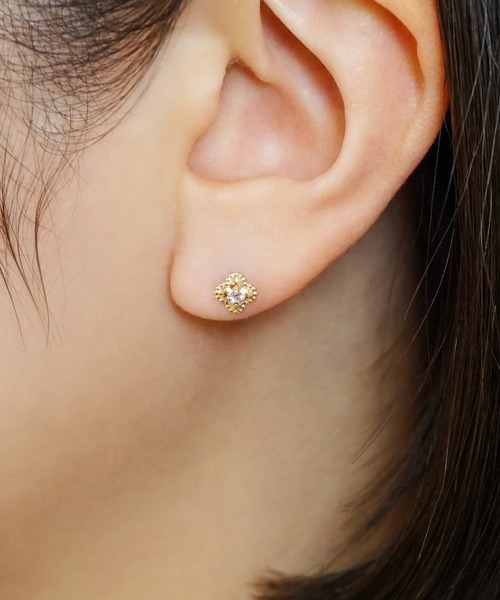 TAKE-UP（テイクアップ）の「K18・K10 ライトアメジスト ミルフラワー ワンポイントピアス( YG)（ピアス（両耳用）・レディース・イエローゴールド・FREE）」の3枚目の写真