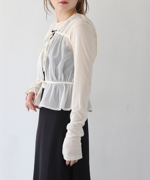 CLEIO(クレイオ)の「【CLEIO】リボンギャザーシアーミニベスト/RIBBON GATHERED SHEER MINI VEST/940-11643(シャツ/ブラウス・レディース・ブラック/アイボリー/サックスブルー/グレイッシュベージュ・FREE)」の19枚目の写真