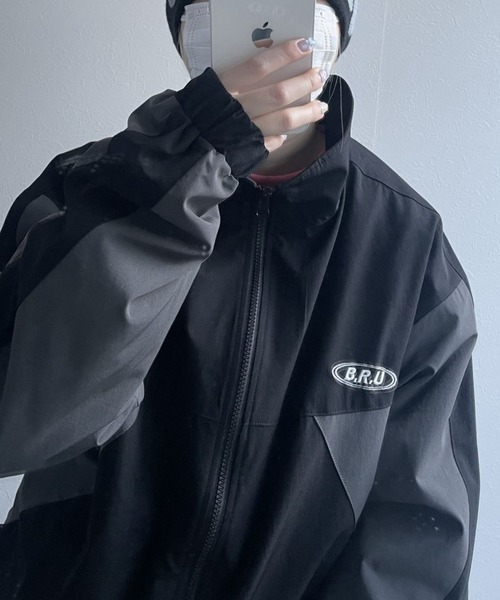 B.R.U(ブル)の「ロゴ入り配色トラックジャケット / ジャージ(ブルゾン・メンズ・チャコールグレー/ブラック/オフホワイト・FREE)」の13枚目の写真