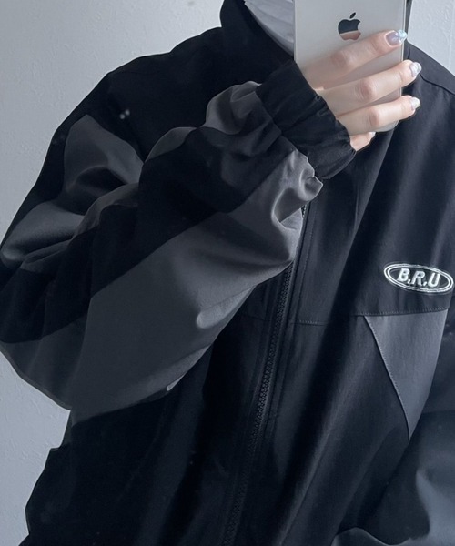 B.R.U(ブル)の「ロゴ入り配色トラックジャケット / ジャージ(ブルゾン・メンズ・チャコールグレー/ブラック/オフホワイト・FREE)」の6枚目の写真