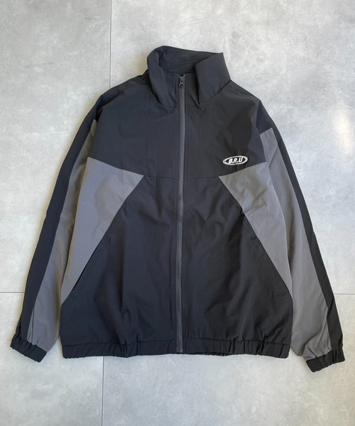 B.R.U(ブル)の「ロゴ入り配色トラックジャケット / ジャージ(ブルゾン・メンズ・チャコールグレー/ブラック/オフホワイト・FREE)」の5枚目の写真