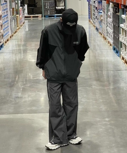 B.R.U(ブル)の「ロゴ入り配色トラックジャケット / ジャージ(ブルゾン・メンズ・チャコールグレー/ブラック/オフホワイト・FREE)」の9枚目の写真