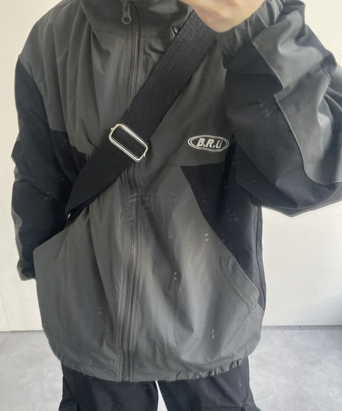 B.R.U(ブル)の「ロゴ入り配色トラックジャケット / ジャージ(ブルゾン・メンズ・チャコールグレー/ブラック/オフホワイト・FREE)」の8枚目の写真