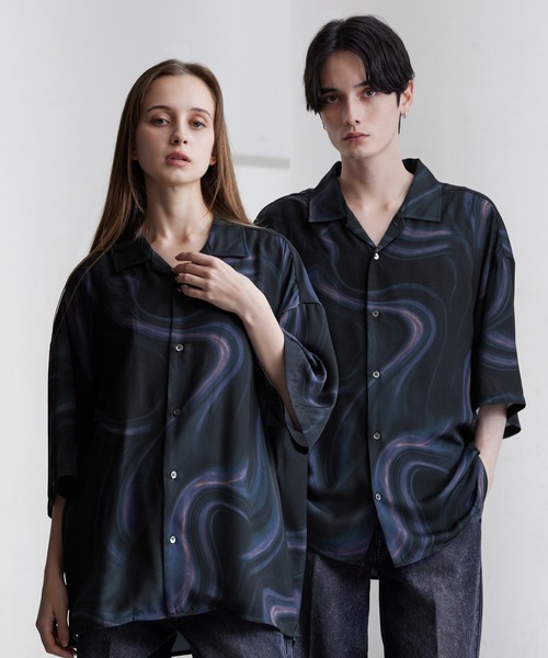 CLEL（クレイル）の「【CLEL】2Way Multi Pattern Drape Short Sleeve Shirt/2way 花柄 アブストラクト柄ドレープ半袖シャツ（シャツ/ブラウス・メンズ・ブラック/チャコールグレー/ホワイト系1/ブラック系2/ブラック系1/ブラック系3/グレー系1/グレー系2/ブラック系4/グレー系3/ブラウン系1/ブラック系5/ホワイト系2/ブラック系6/ブルー系1/ブラック系8/ブラック系7/ホワイト系3・S/L/XS/M）」の10枚目の写真