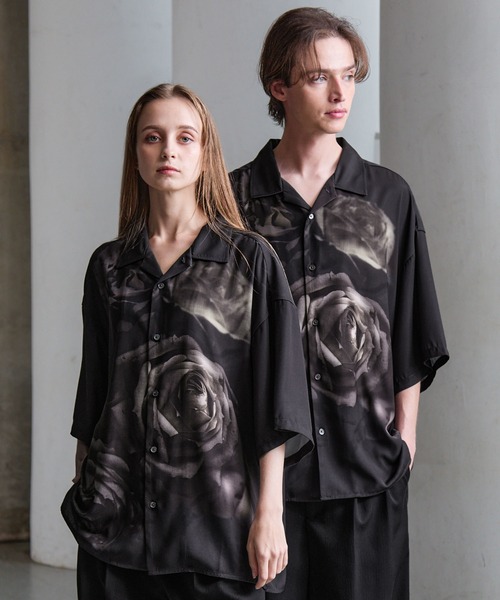 CLEL（クレイル）の「【CLEL】2Way Multi Pattern Drape Short Sleeve Shirt/2way 花柄 アブストラクト柄ドレープ半袖シャツ（シャツ/ブラウス・メンズ・ブラック/チャコールグレー/ホワイト系1/ブラック系2/ブラック系1/ブラック系3/グレー系1/グレー系2/ブラック系4/グレー系3/ブラウン系1/ブラック系5/ホワイト系2/ブラック系6/ブルー系1/ブラック系8/ブラック系7/ホワイト系3・S/L/XS/M）」の11枚目の写真