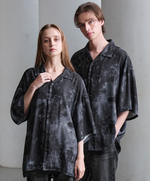 CLEL（クレイル）の「【CLEL】2Way Multi Pattern Drape Short Sleeve Shirt/2way 花柄 アブストラクト柄ドレープ半袖シャツ（シャツ/ブラウス・メンズ・ブラック/チャコールグレー/ホワイト系1/ブラック系2/ブラック系1/ブラック系3/グレー系1/グレー系2/ブラック系4/グレー系3/ブラウン系1/ブラック系5/ホワイト系2/ブラック系6/ブルー系1/ブラック系8/ブラック系7/ホワイト系3・S/L/XS/M）」の12枚目の写真