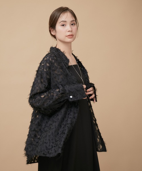 le cercle ADAM ET ROPE'(ルセルクルアダムエロペ)の「突っ切りビッグカラーシャツ(シャツ/ブラウス・レディース・オフホワイト/ブラック・FREE)」の6枚目の写真