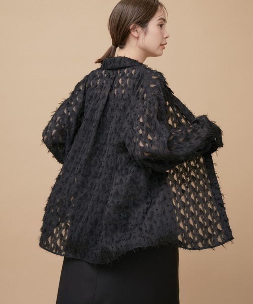 le cercle ADAM ET ROPE'(ルセルクルアダムエロペ)の「突っ切りビッグカラーシャツ(シャツ/ブラウス・レディース・オフホワイト/ブラック・FREE)」の7枚目の写真