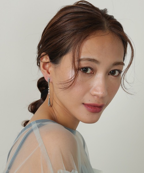 Kana（カナ）の「ニュアンス ドロップ パール ロング ピアス 結婚式 パーティー オケージョン デイリー（ピアス（両耳用）・レディース・ゴールド/シルバー・フリー）」の3枚目の写真