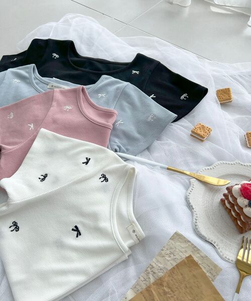 MAJESTIC LEGON（マジェスティックレゴン）の「ロマンティックエンブロイダリーTシャツ（Tシャツ/カットソー・レディース・ブラック/グレー/ブルー/オフホワイト/ブラック系その他/ピンク・MEDIUM）」の2枚目の写真