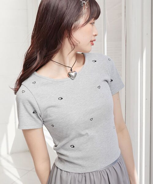 MAJESTIC LEGON（マジェスティックレゴン）の「ロマンティックエンブロイダリーTシャツ（Tシャツ/カットソー・レディース・ブラック/グレー/ブルー/オフホワイト/ブラック系その他/ピンク・MEDIUM）」の18枚目の写真