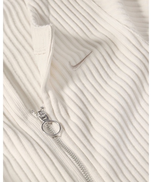 NIKE(ナイキ)の「NIKE WMNS NSW CHLL KNT RIB CR FZ L/S TOP FN3683-104(カーディガン/ボレロ・レディース・ベージュ・LARGE/MEDIUM/SMALL)」の2枚目の写真