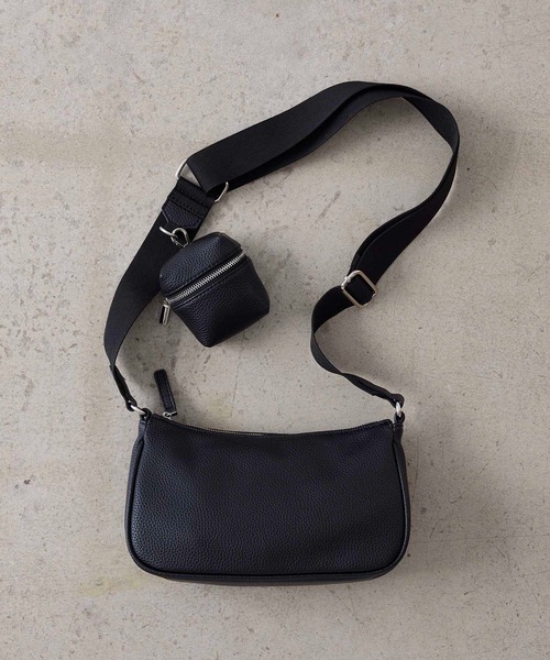 EFOLE（エフォル）の「【ZOZO限定】Pouch shoulder bag / ポーチ ショルダー バッグ（ショルダーバッグ・レディース・ブラック/オフホワイト・FREE）」の4枚目の写真