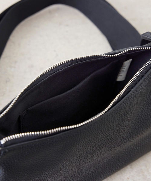 EFOLE（エフォル）の「【ZOZO限定】Pouch shoulder bag / ポーチ ショルダー バッグ（ショルダーバッグ・レディース・ブラック/オフホワイト・FREE）」の10枚目の写真