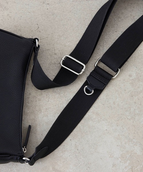 EFOLE（エフォル）の「【ZOZO限定】Pouch shoulder bag / ポーチ ショルダー バッグ（ショルダーバッグ・レディース・ブラック/オフホワイト・FREE）」の11枚目の写真