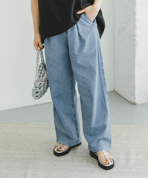 ITEMS URBANRESEARCH（アイテムズ アーバンリサーチ）の「デニムタックワイドパンツ（デニムパンツ・レディース・ライトブルー/ブルー・SMALL/MEDIUM）」の21枚目の写真