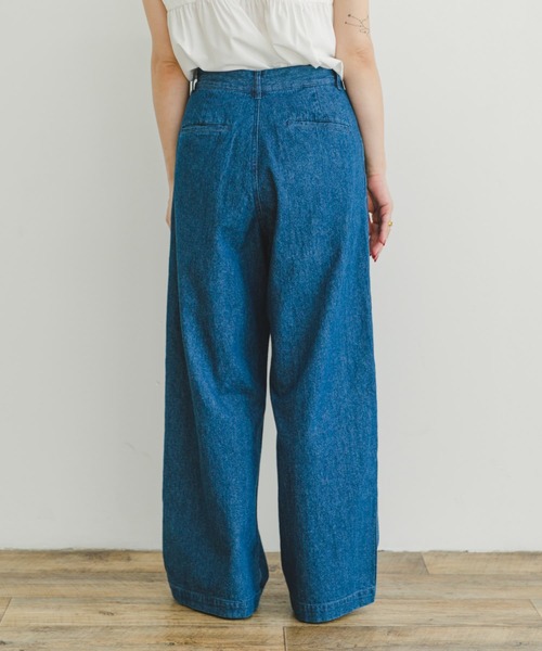 ITEMS URBANRESEARCH（アイテムズ アーバンリサーチ）の「デニムタックワイドパンツ（デニムパンツ・レディース・ライトブルー/ブルー・SMALL/MEDIUM）」の3枚目の写真