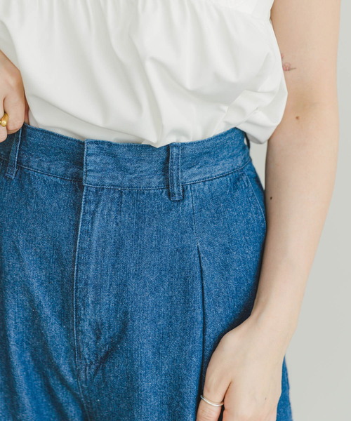 ITEMS URBANRESEARCH（アイテムズ アーバンリサーチ）の「デニムタックワイドパンツ（デニムパンツ・レディース・ライトブルー/ブルー・SMALL/MEDIUM）」の4枚目の写真