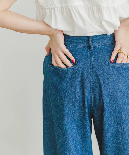 ITEMS URBANRESEARCH（アイテムズ アーバンリサーチ）の「デニムタックワイドパンツ（デニムパンツ・レディース・ライトブルー/ブルー・SMALL/MEDIUM）」の6枚目の写真