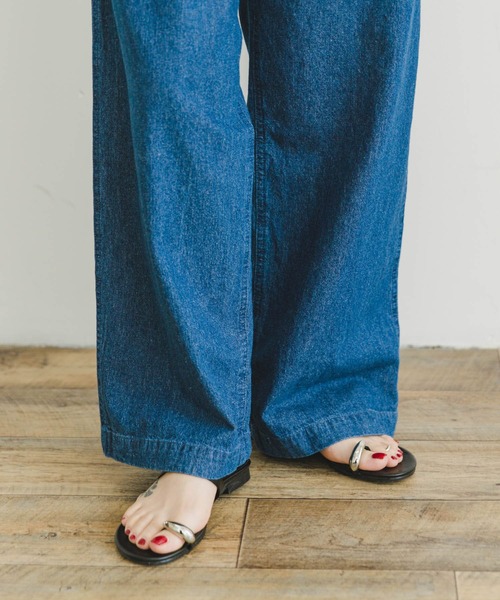 ITEMS URBANRESEARCH（アイテムズ アーバンリサーチ）の「デニムタックワイドパンツ（デニムパンツ・レディース・ライトブルー/ブルー・SMALL/MEDIUM）」の7枚目の写真