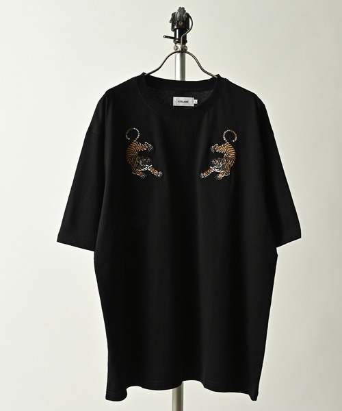 ATELANE(アテレーン)の「ATELANE/シルケット天竺トラ、フラワー、刺繍S/S Tee(Tシャツ/カットソー・メンズ・ブラック系/アッシュグレー/ブラック/ホワイト系/ホワイト・MEDIUM/LARGE)」の4枚目の写真
