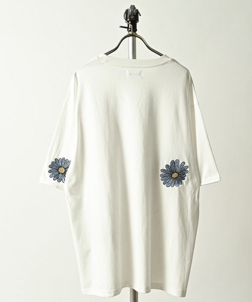 ATELANE(アテレーン)の「ATELANE/シルケット天竺トラ、フラワー、刺繍S/S Tee(Tシャツ/カットソー・メンズ・ブラック系/アッシュグレー/ブラック/ホワイト系/ホワイト・MEDIUM/LARGE)」の8枚目の写真