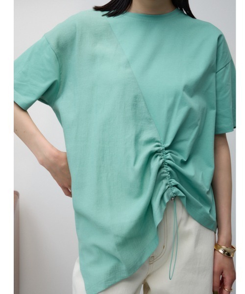 AZUL by moussy(アズールバイマウジー)の「ドロストデザインカットトップス(Tシャツ/カットソー・レディース・オフホワイト/ブラック/ライトグリーン・FREE)」の1枚目の写真