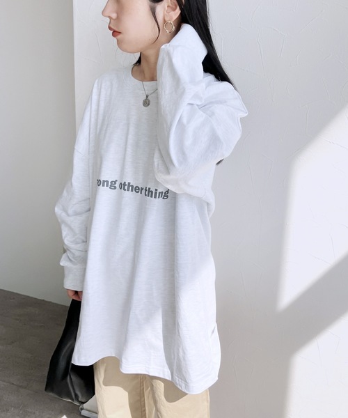 reca(レカ)の「オーバーサイズロゴロンT(amongotherthing)(Tシャツ/カットソー・レディース・グレー系/ブルー系/ホワイト/ブラック・FREE)」の8枚目の写真