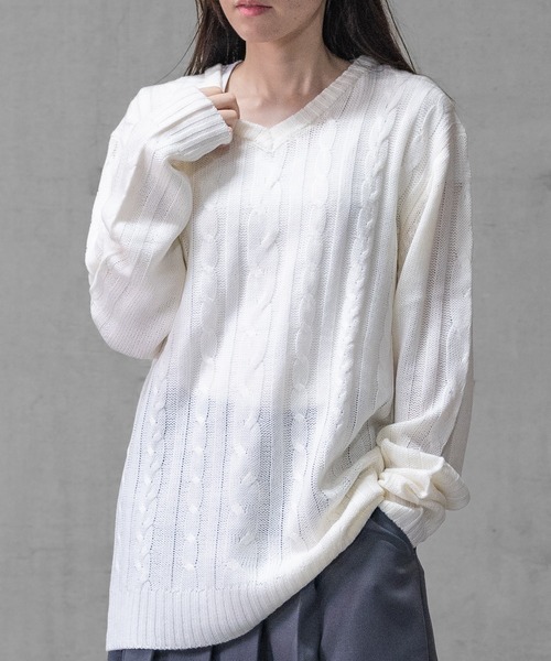 JOHN'S CLOSET(ジョンズクローゼット)の「【40I】ケーブル編み Vネック リラックスニット(ニット/セーター・メンズ・ブラック系/ネイビー/ブラック/グレー/グレー系/ネイビー系/ベージュ系/その他7/その他4/その他1/その他2/その他3/その他5/ホワイト/その他8/その他6・LARGE/MEDIUM)」の3枚目の写真