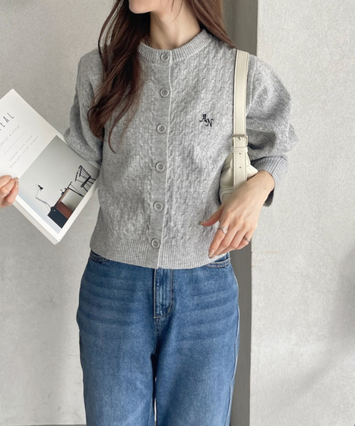 セール】ワンポイント刺繍ロゴ ケーブルニットカーディガン