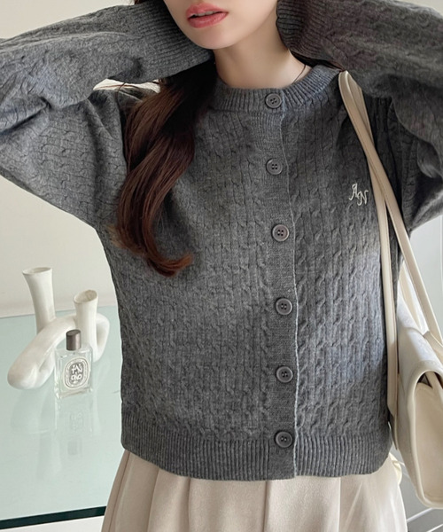 セール】ワンポイント刺繍ロゴ ケーブルニットカーディガン