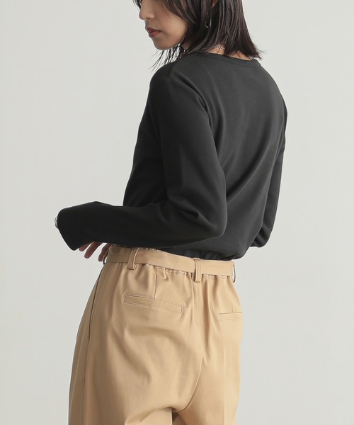 for/c(フォーシー)の「ベーシックロングTシャツ【オーガニックコットン】(Tシャツ/カットソー・レディース・オフホワイト/ブラック・M/L)」の7枚目の写真