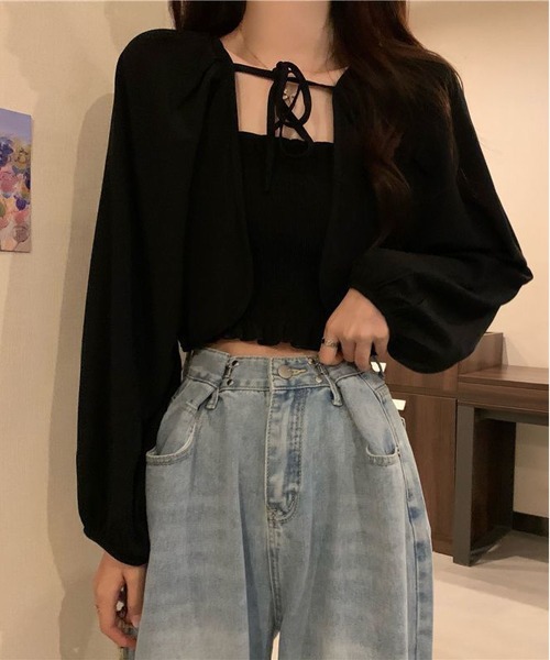 INASTUDIOS(イーナストゥディオス)の「フェミニンシルエット クロップド丈トップス(カーディガン/ボレロ・レディース・ブラック/ベージュ/ホワイト・FREE)」の3枚目の写真