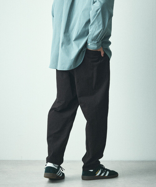 FREAK'S STORE（フリークスストア）の「限定展開 ワイドシルエット カーブパンツ / テーパードシルエット（チノパンツ・メンズ・ブラック/オリーブ/ベージュ/ネイビー・LARGE/MEDIUM/SMALL）」の9枚目の写真