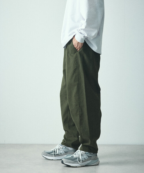 FREAK'S STORE（フリークスストア）の「限定展開 ワイドシルエット カーブパンツ / テーパードシルエット（チノパンツ・メンズ・ブラック/オリーブ/ベージュ/ネイビー・LARGE/MEDIUM/SMALL）」の18枚目の写真