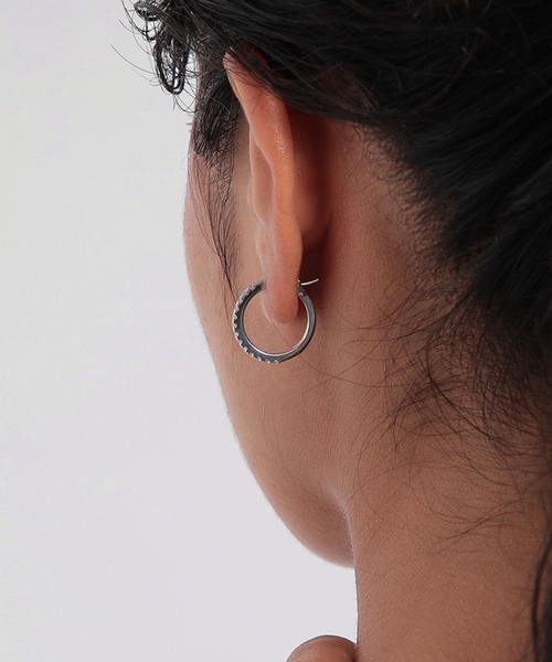 PLUS VENDOME(プラス ヴァンドーム)の「FINELINETATTOO_02 ピアス(ピアス(両耳用)・レディース・イエローゴールド/シルバー・ONE SIZE)」の9枚目の写真