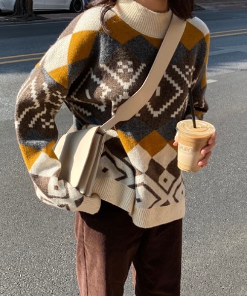 GEMEDA(ジェメダ)の「ノルディック柄オーバーサイズハイネックニットセーター(ニット/セーター・レディース・レッド/ベージュ・M)」の12枚目の写真