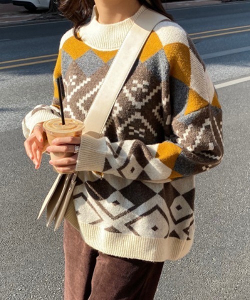 GEMEDA(ジェメダ)の「ノルディック柄オーバーサイズハイネックニットセーター(ニット/セーター・レディース・レッド/ベージュ・M)」の3枚目の写真