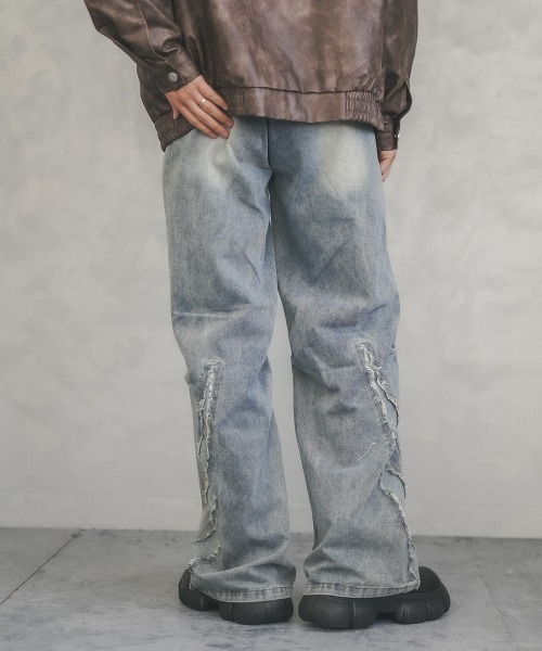Shoowtime(ショウタイム)の「Vintage wash back hem fringe straight denim pants / ビンテージウォッシュバック裾フリンジストレートデニムパンツ(デニムパンツ・メンズ・ライトブルー・X-LARGE/LARGE/MEDIUM)」の2枚目の写真