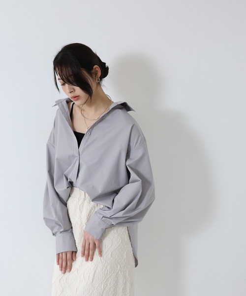 J by blue(ジェイバイブルー)の「タック袖オーバーサイズシャツ(シャツ/ブラウス・レディース・ホワイト/ブルー/グレー・MEDIUM)」の2枚目の写真