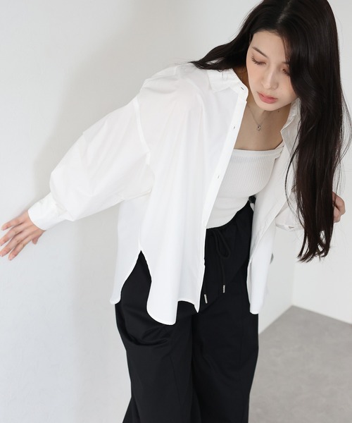 J by blue(ジェイバイブルー)の「タック袖オーバーサイズシャツ(シャツ/ブラウス・レディース・ホワイト/ブルー/グレー・MEDIUM)」の19枚目の写真