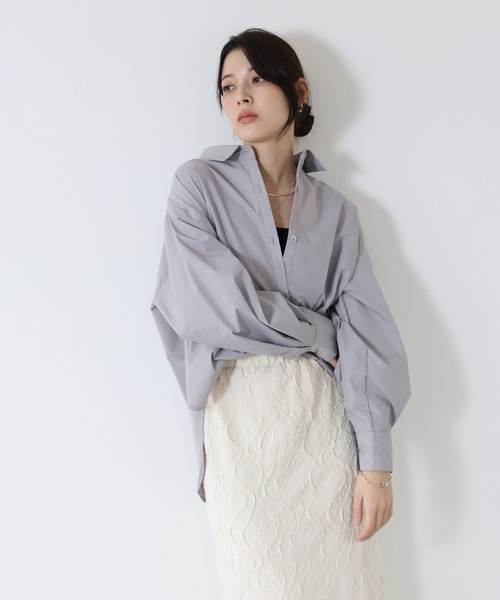 J by blue(ジェイバイブルー)の「タック袖オーバーサイズシャツ(シャツ/ブラウス・レディース・ホワイト/ブルー/グレー・MEDIUM)」の15枚目の写真