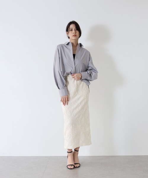 J by blue(ジェイバイブルー)の「タック袖オーバーサイズシャツ(シャツ/ブラウス・レディース・ホワイト/ブルー/グレー・MEDIUM)」の17枚目の写真