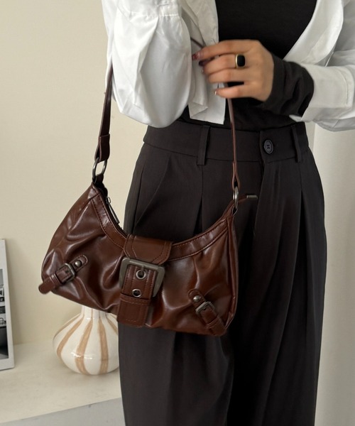 efill（エフィル）の「ベルト付き クロスボーダー ショルダーバック / ハンドバック（ショルダーバッグ・レディース・ブラウン/ブラック・FREE）」の12枚目の写真