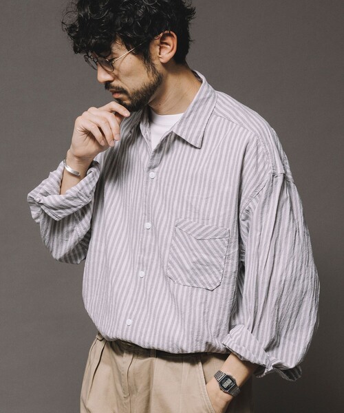 HINSON（ヒンソン）の「HINSON/ヒンソン レギュラーカラー ロングスリーブストライプシャツ/シワ加工/リラックスフィット（シャツ/ブラウス・メンズ・サックスブルー/オフホワイト/グレー・MEDIUM/LARGE）」の3枚目の写真