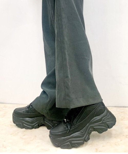 R&E（アールアンドイー）の「【R&E】サイドファスナーメタルポイント厚底スニーカー（スニーカー・レディース・ブラック/ホワイト・L/M/LL/S）」の4枚目の写真