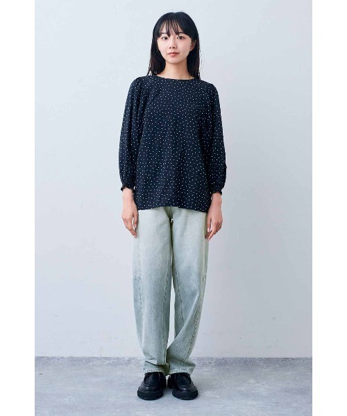 Live in comfort（リブインコンフォート）の「リブ　イン　コンフォート　くぼっち★とコラボ　はくだけでオシャレ見えする　大人にちょうどいいカーブデニムパンツ（デニムパンツ・レディース・ライトブルー・6/7/8）」の9枚目の写真